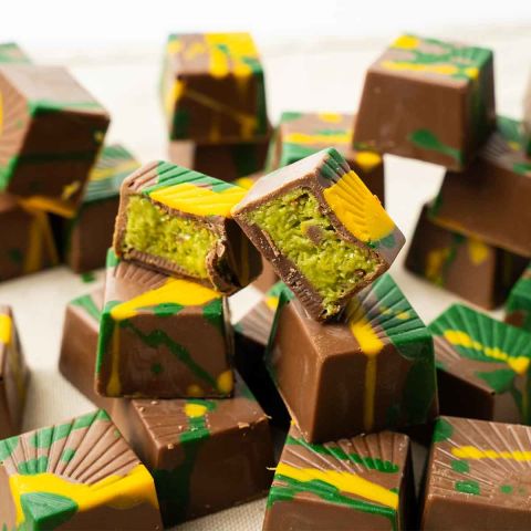 Dünya Küresi Çerçeveli Tablo Kutuda Dubai Çikolatası Orta Boy (300 g)