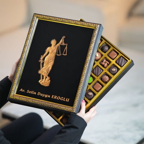 Adalet Terazisi Figürlü Kişiye Özel Avukat Hediyesi Büyük Boy Spesiyal Çikolatalı