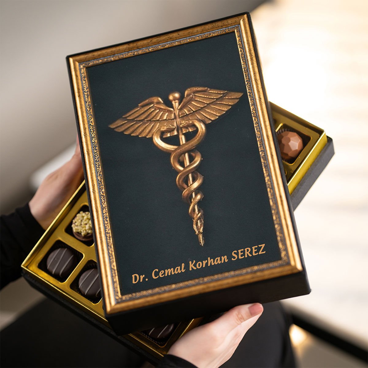 Tıp Figürlü Doktor Hediyesi Orta Boy Spesiyal Çikolatalı